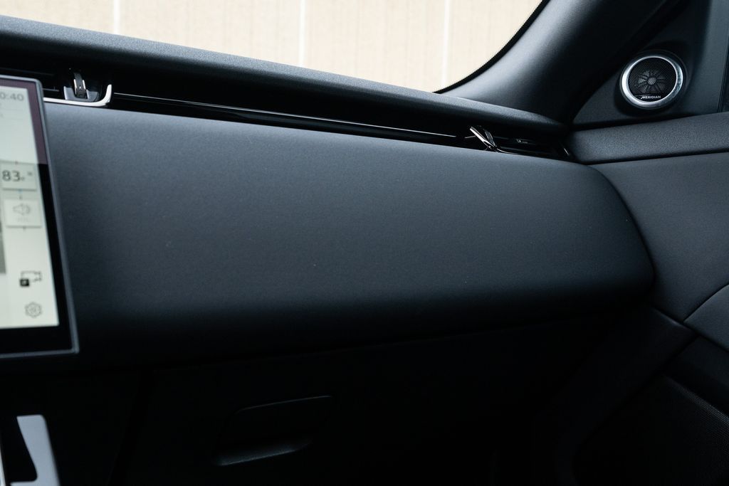 2024 Land Rover Range Rover Evoque Core S Image 33 of 37