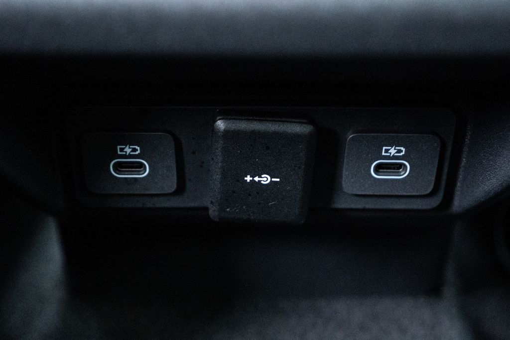 2024 Land Rover Range Rover Evoque Core S Image 28 of 37