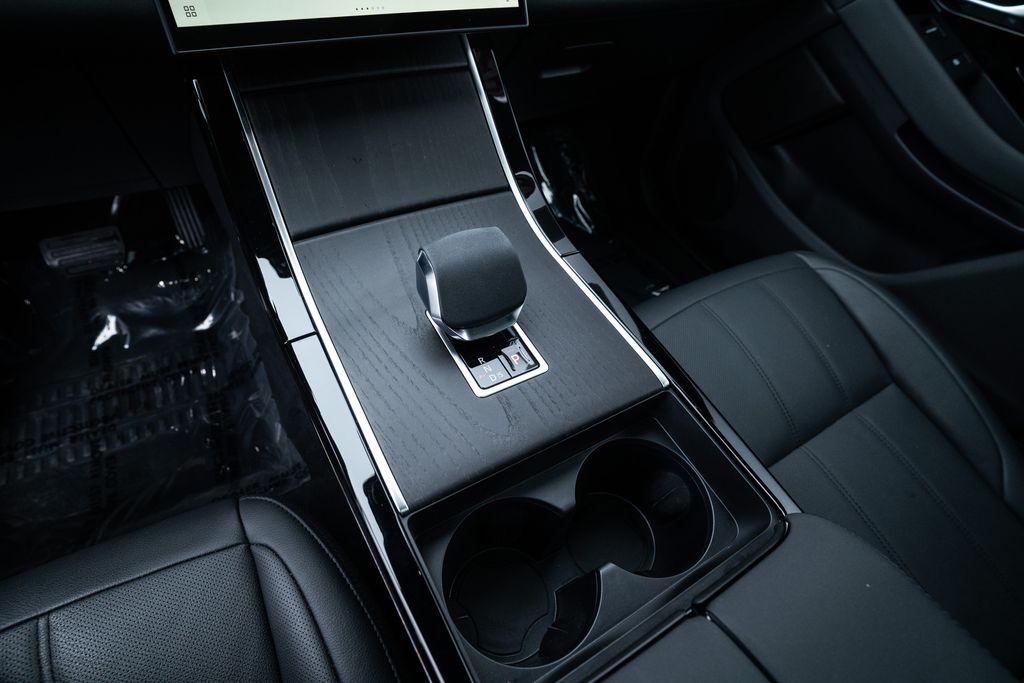 2024 Land Rover Range Rover Evoque Core S Image 22 of 37