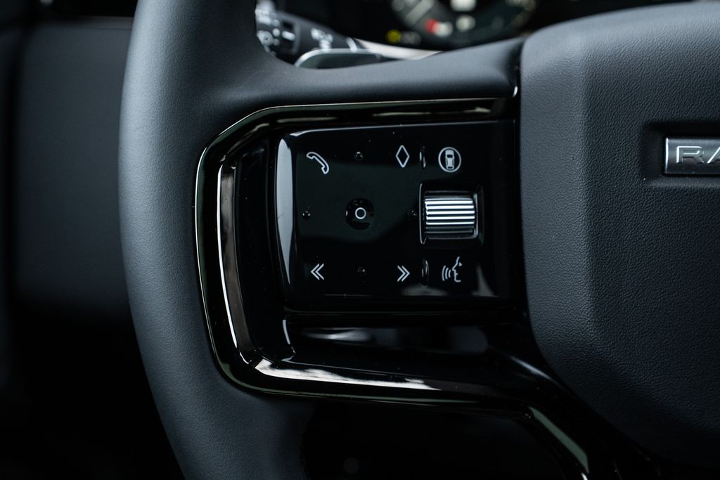 2024 Land Rover Range Rover Evoque Core S Image 31 of 37