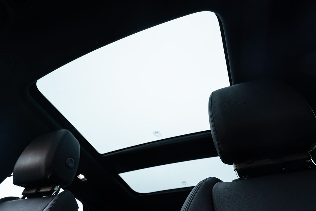 2024 Land Rover Range Rover Evoque Core S Image 14 of 37