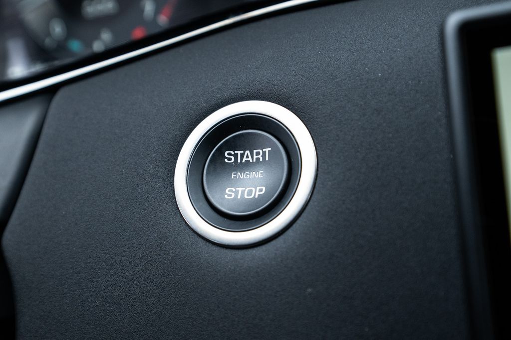 2024 Land Rover Range Rover Evoque Core S Image 23 of 37