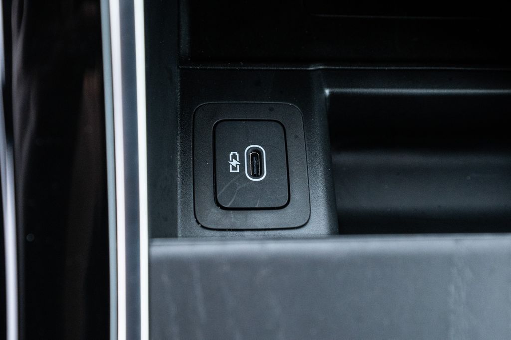 2024 Land Rover Range Rover Evoque Core S Image 29 of 37