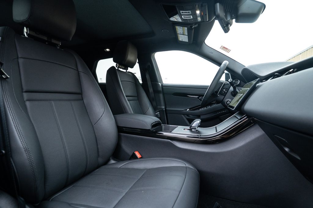 2024 Land Rover Range Rover Evoque Core S Image 12 of 37