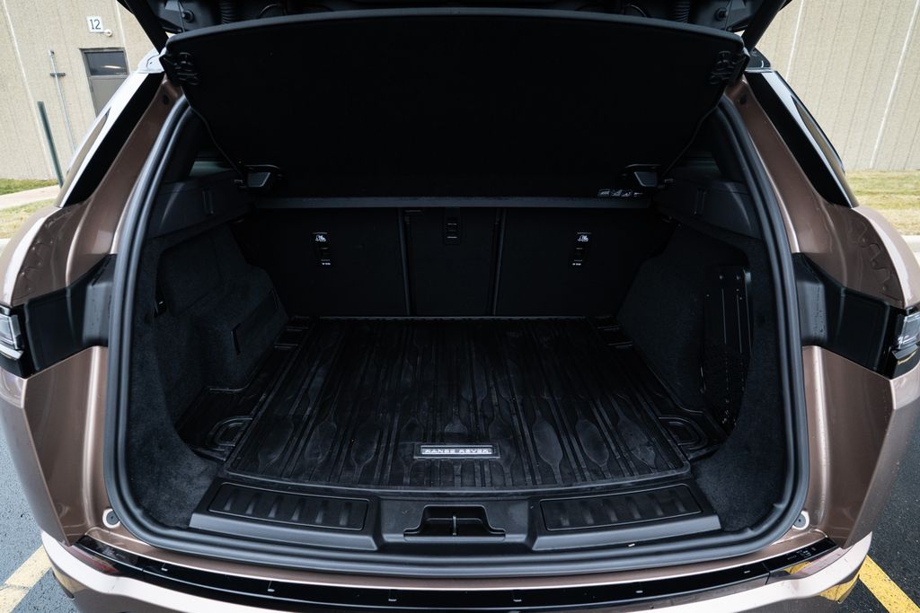 2024 Land Rover Range Rover Evoque Core S Image 10 of 37