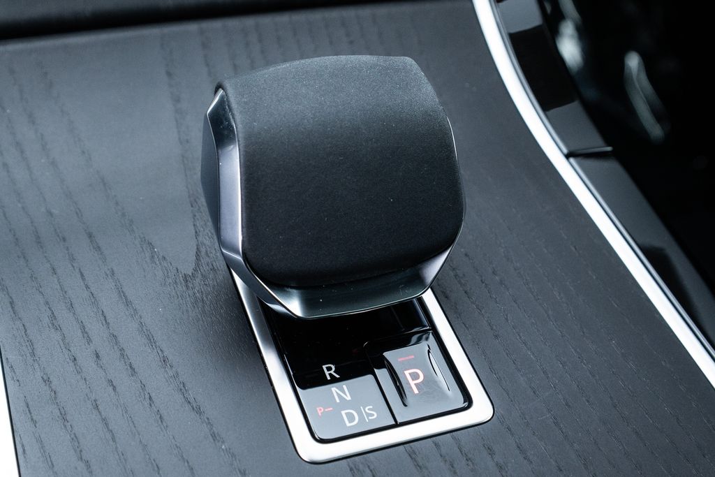 2024 Land Rover Range Rover Evoque Core S Image 27 of 37