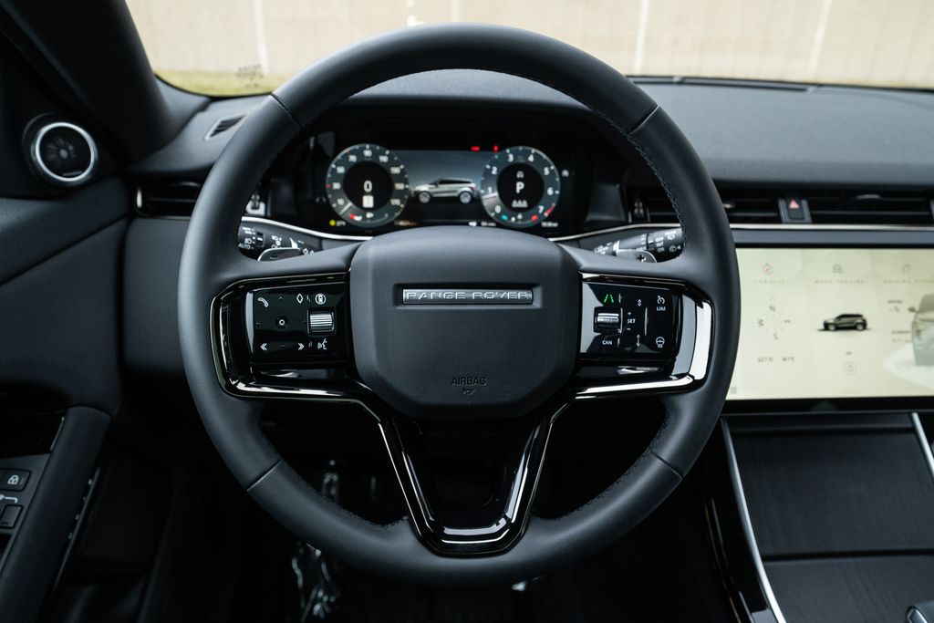 2024 Land Rover Range Rover Evoque Core S Image 18 of 37