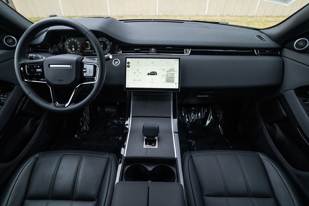 2024 Land Rover Range Rover Evoque Core S Image 16 of 37