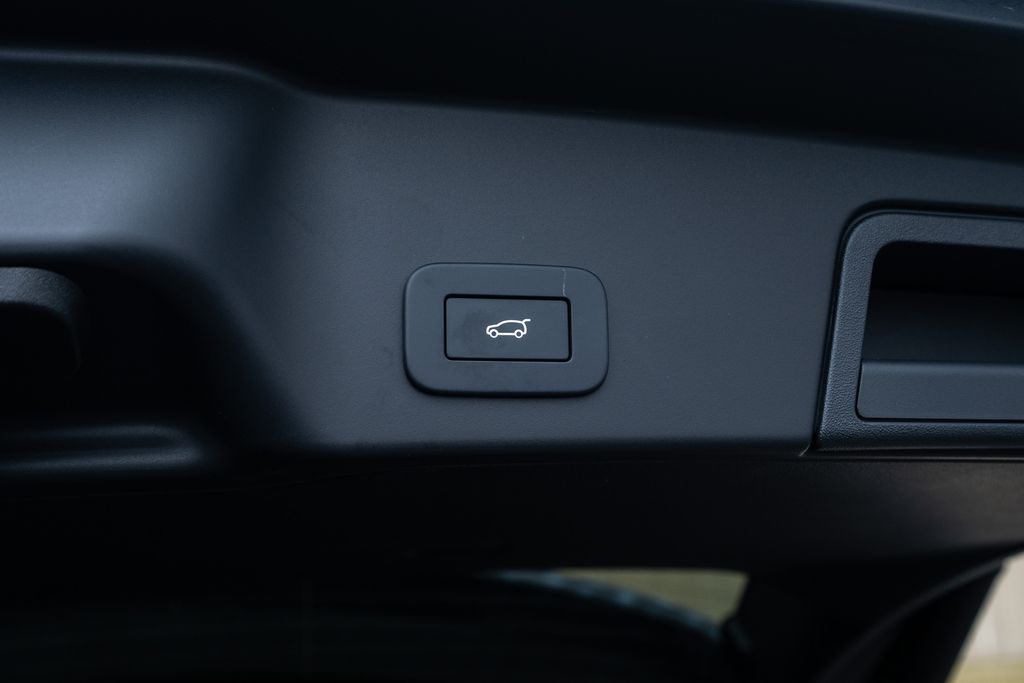 2024 Land Rover Range Rover Evoque Core S Image 24 of 37