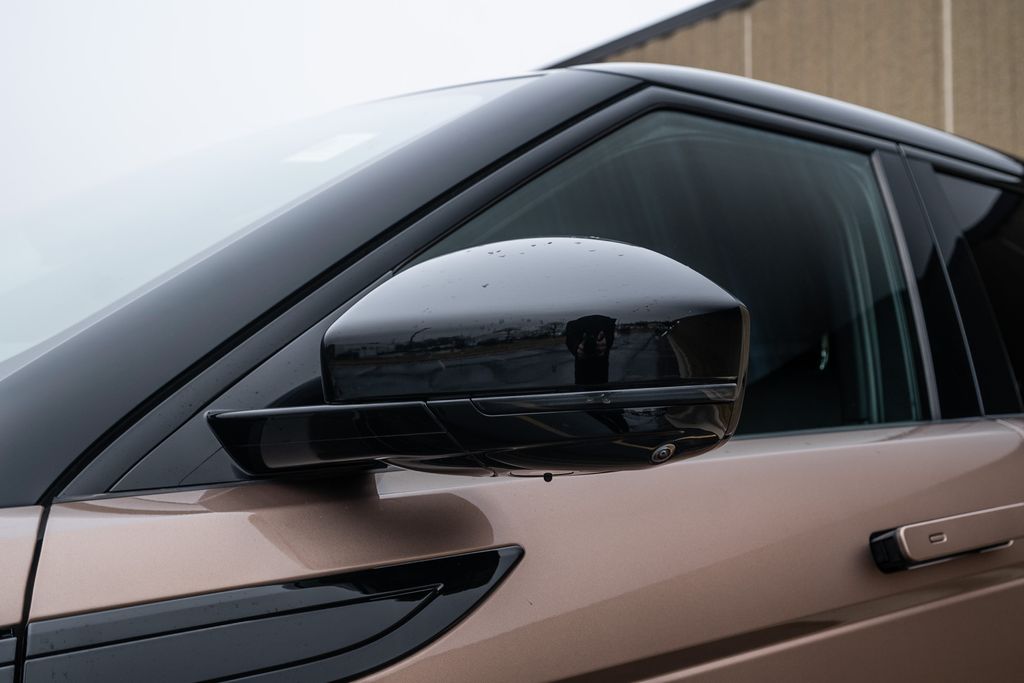 2024 Land Rover Range Rover Evoque Core S Image 25 of 37