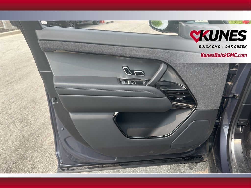 Vehicle image 7 of 31