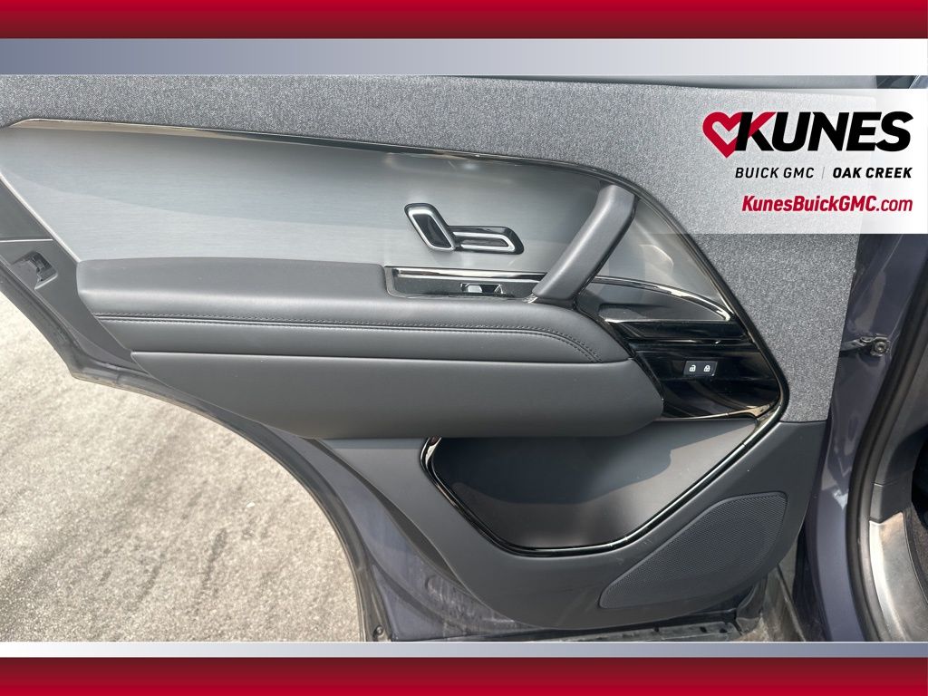 Vehicle image 22 of 31