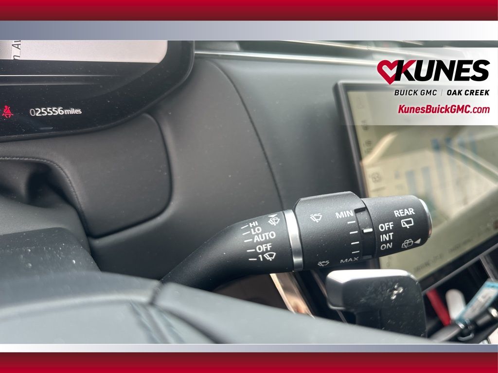 Vehicle image 11 of 31