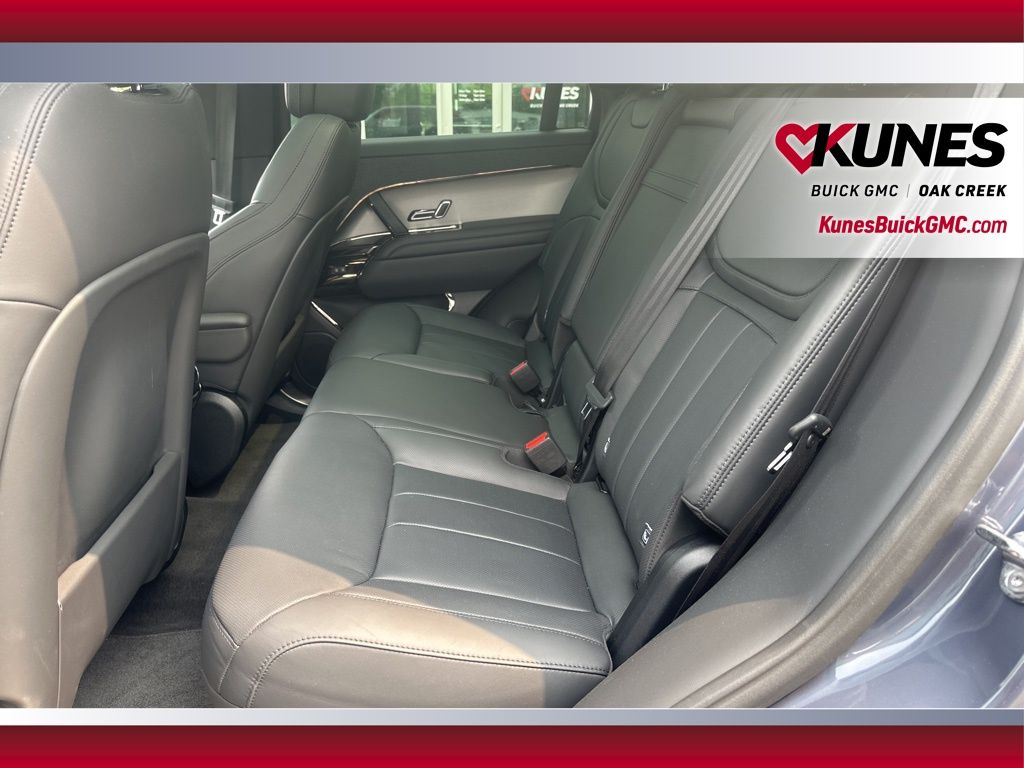 Vehicle image 21 of 31