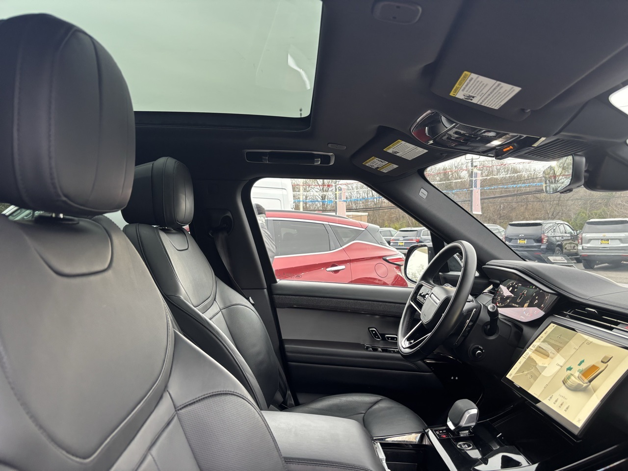 Vehicle image 16 of 19