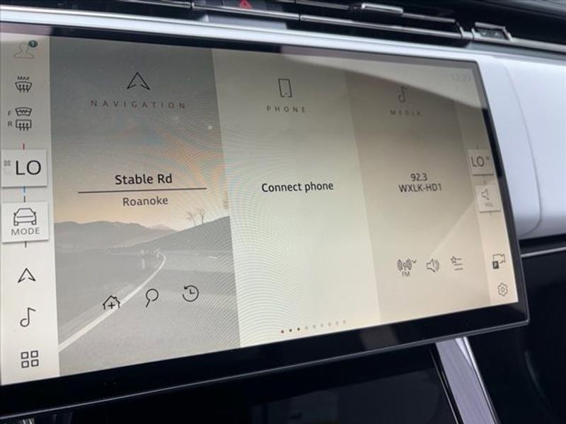 2024 Land Rover Range Rover Sport Dynamic SE Image 17 of 24