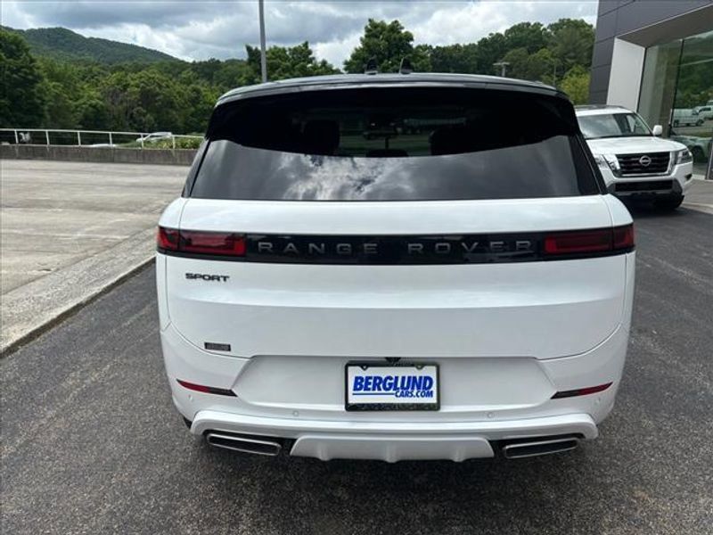 2024 Land Rover Range Rover Sport Dynamic SE Image 5 of 24