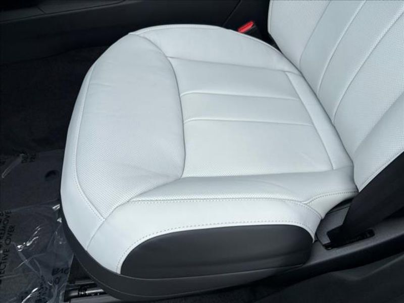 2024 Land Rover Range Rover Sport Dynamic SE Image 23 of 24