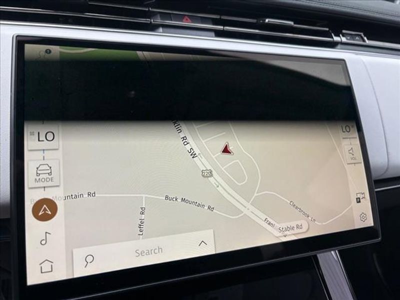 2024 Land Rover Range Rover Sport Dynamic SE Image 16 of 24