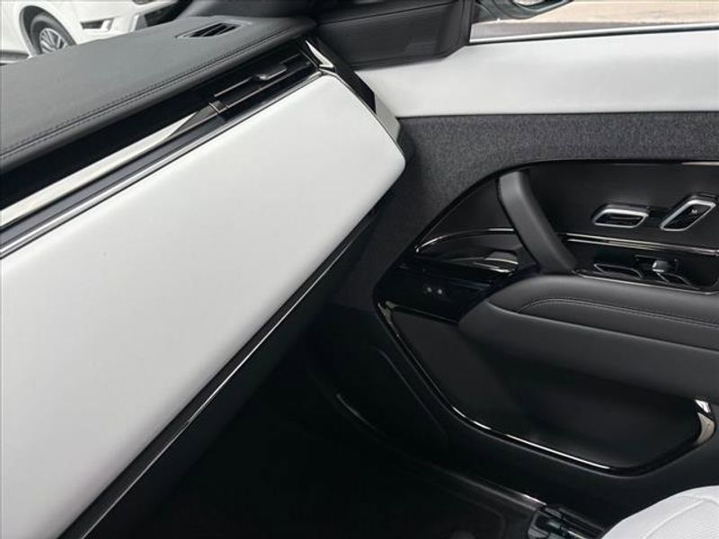 2024 Land Rover Range Rover Sport Dynamic SE Image 20 of 24