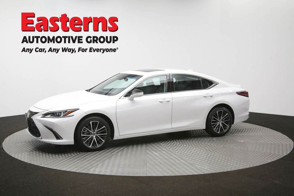 2024 Lexus ES 250 Image 2 of 68
