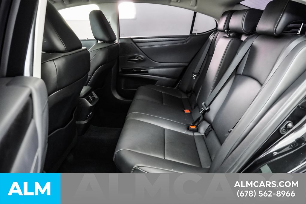 2024 Lexus ES 300h Image 18 of 97