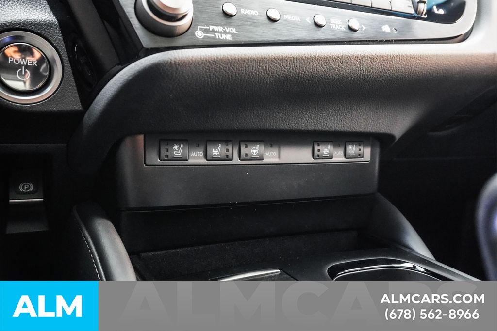 2024 Lexus ES 300h Image 36 of 97