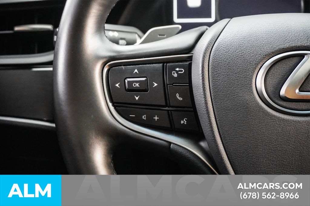 2024 Lexus ES 300h Image 30 of 97