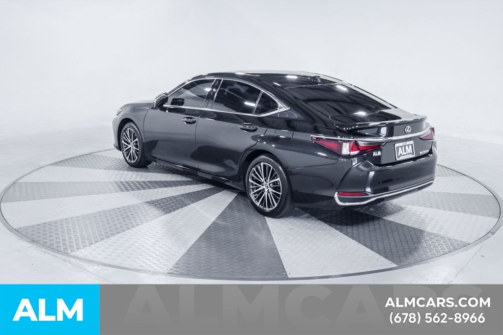 2024 Lexus ES 300h Image 12 of 97