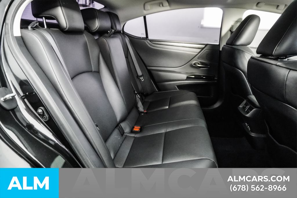 2024 Lexus ES 300h Image 15 of 97