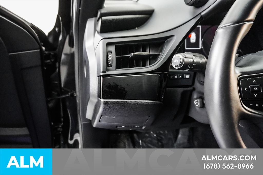 2024 Lexus ES 300h Image 41 of 97