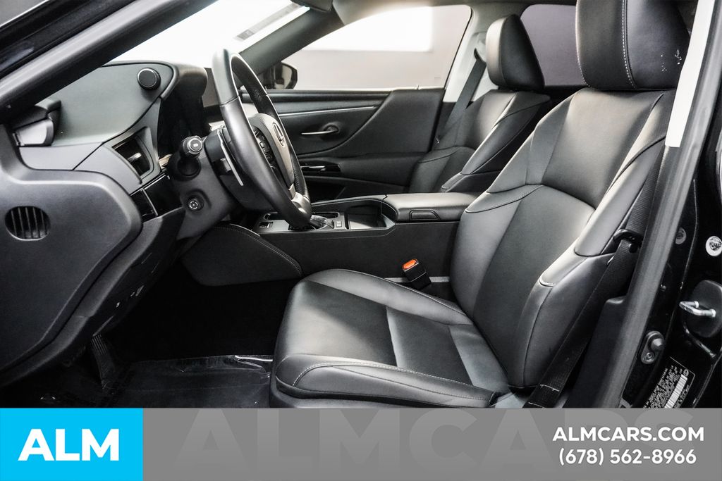 2024 Lexus ES 300h Image 17 of 97