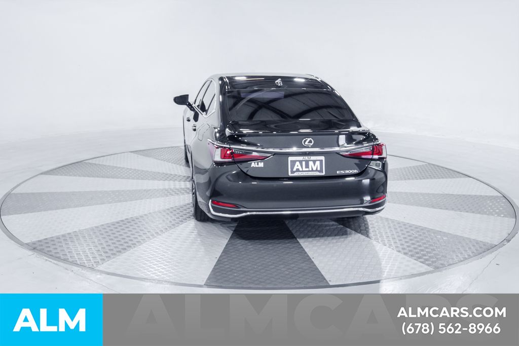 2024 Lexus ES 300h Image 13 of 97