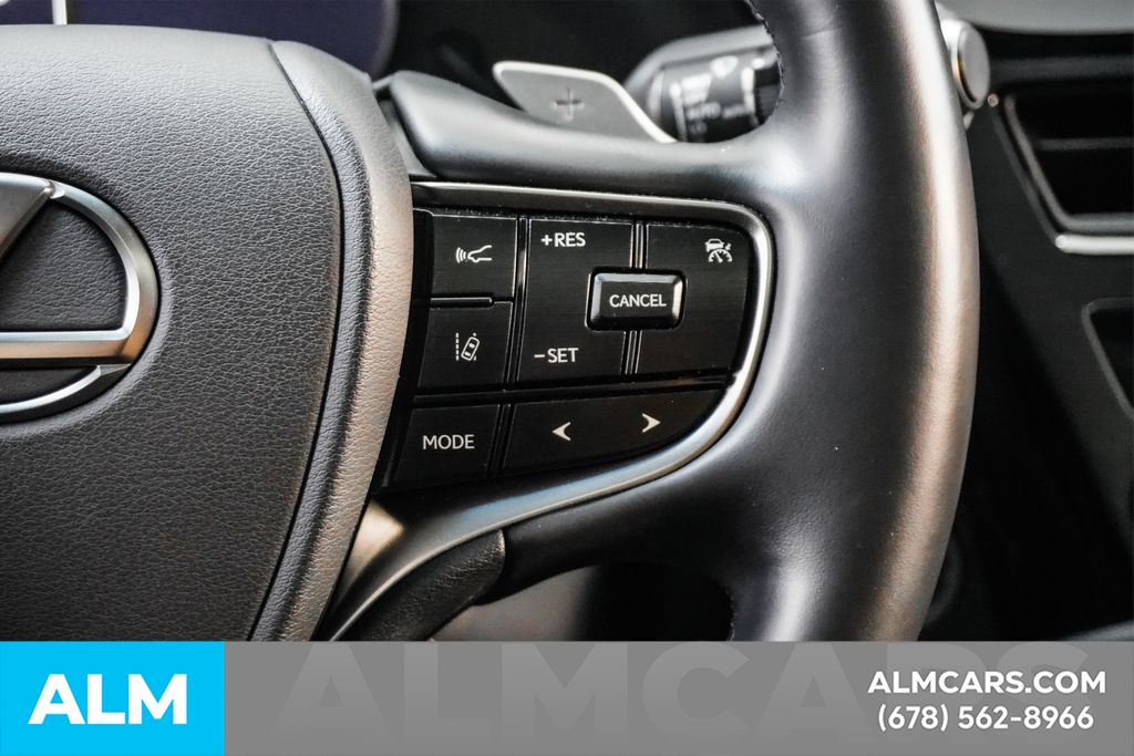 2024 Lexus ES 300h Image 28 of 97