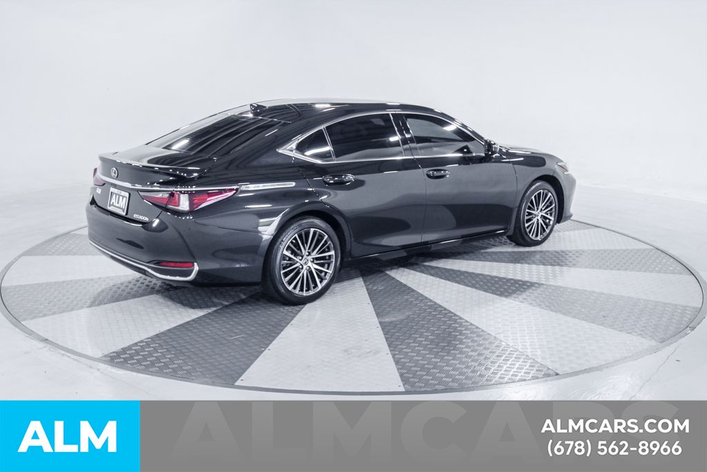 2024 Lexus ES 300h Image 9 of 97