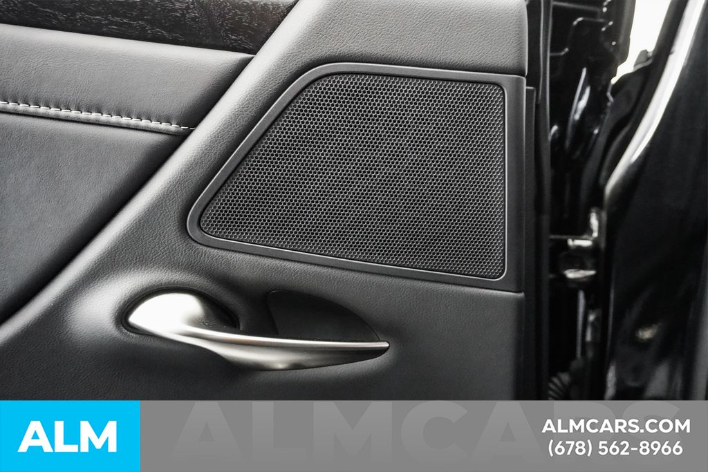 2024 Lexus ES 300h Image 29 of 97