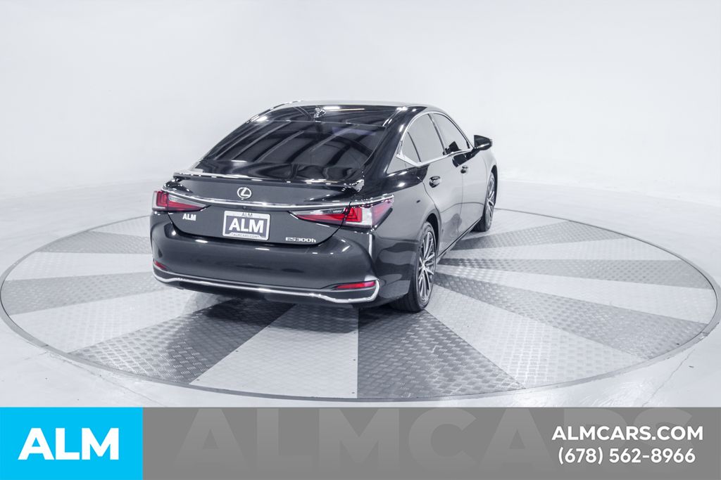 2024 Lexus ES 300h Image 10 of 97