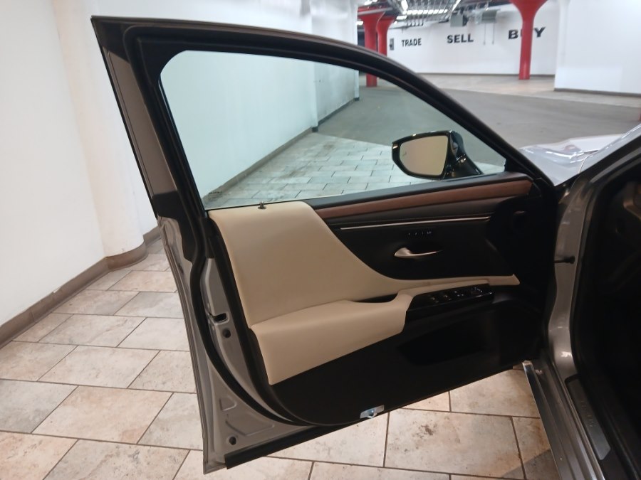 2024 Lexus ES 350 Image 37 of 42