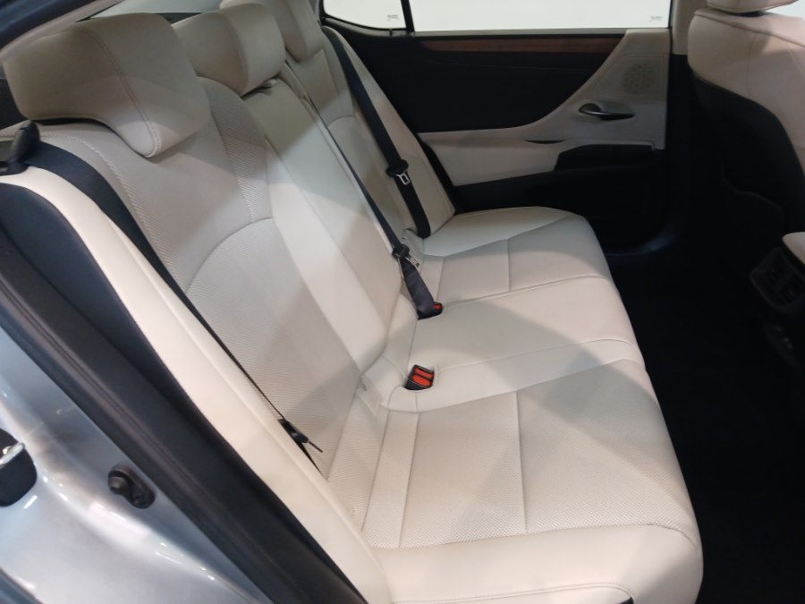 2024 Lexus ES 350 Image 11 of 42