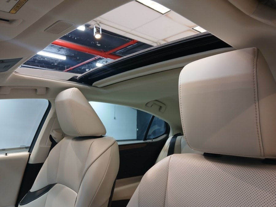 2024 Lexus ES 350 Image 16 of 42