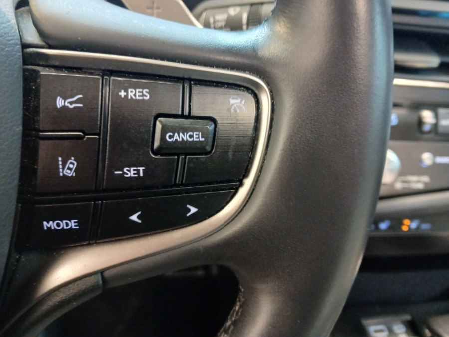 2024 Lexus ES 350 Image 31 of 42