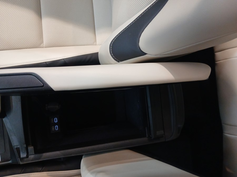 2024 Lexus ES 350 Image 32 of 42