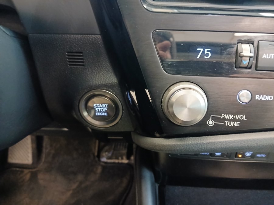 2024 Lexus ES 350 Image 36 of 42