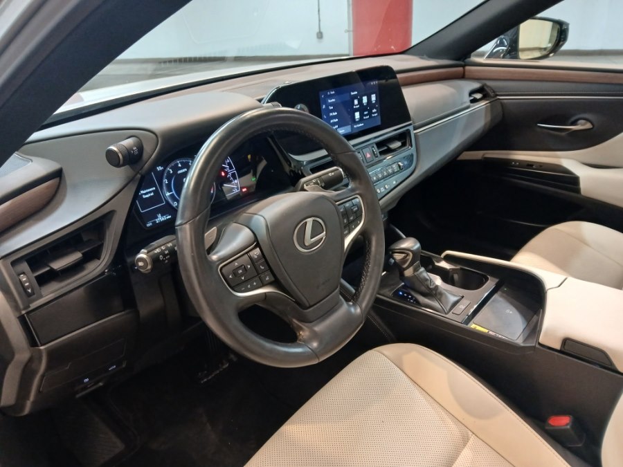 2024 Lexus ES 350 Image 19 of 42
