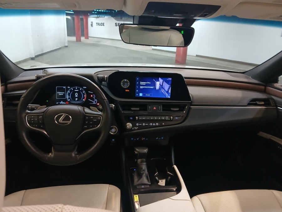 2024 Lexus ES 350 Image 18 of 42