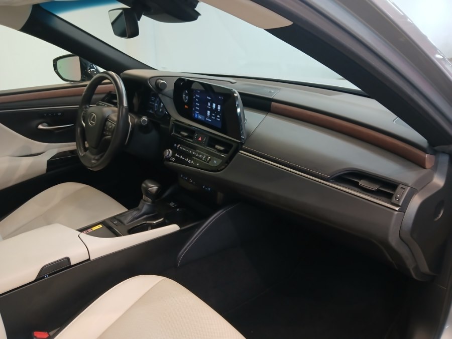 2024 Lexus ES 350 Image 20 of 42