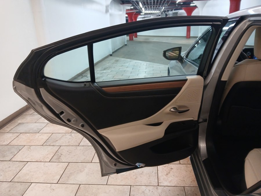 2024 Lexus ES 350 Image 35 of 42