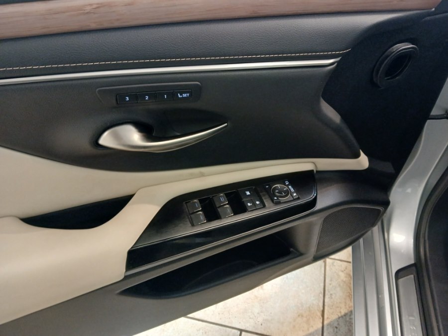 2024 Lexus ES 350 Image 28 of 42