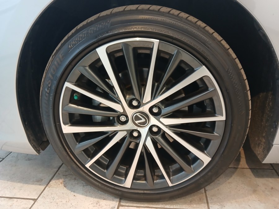 2024 Lexus ES 350 Image 7 of 42