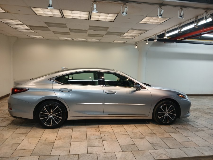 2024 Lexus ES 350 Image 2 of 42